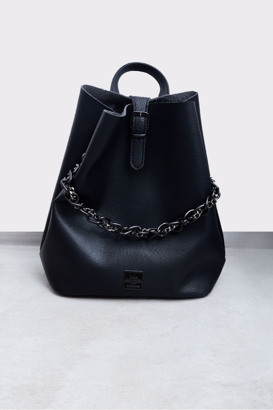 Retro Chain Backpack Black